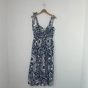 NWT Forever that Girl (Anthropologie) Flounced Floral Midi Dress size XXS