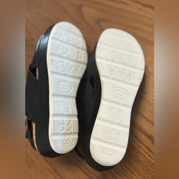 NWT Kirk ease Black Leather Women's Sandals size 8