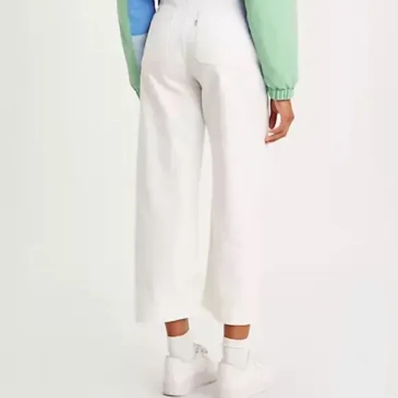 NWT Levi’s Ribcage Wide Leg Crop Jean White 32