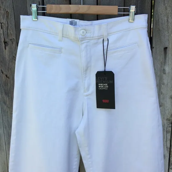 NWT Levi’s Ribcage Wide Leg Crop Jean White 32