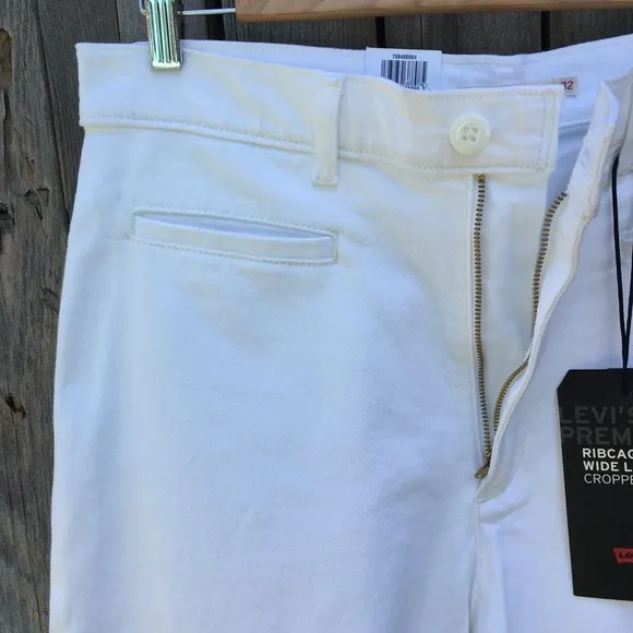 NWT Levi’s Ribcage Wide Leg Crop Jean White 32
