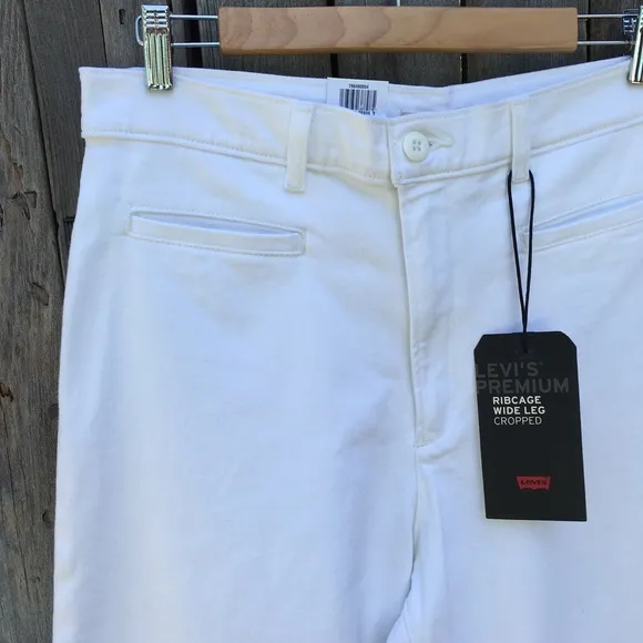 NWT Levi’s Ribcage Wide Leg Crop Jean White 32