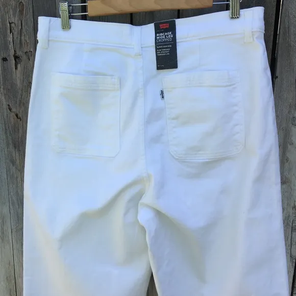 NWT Levi’s Ribcage Wide Leg Crop Jean White 32