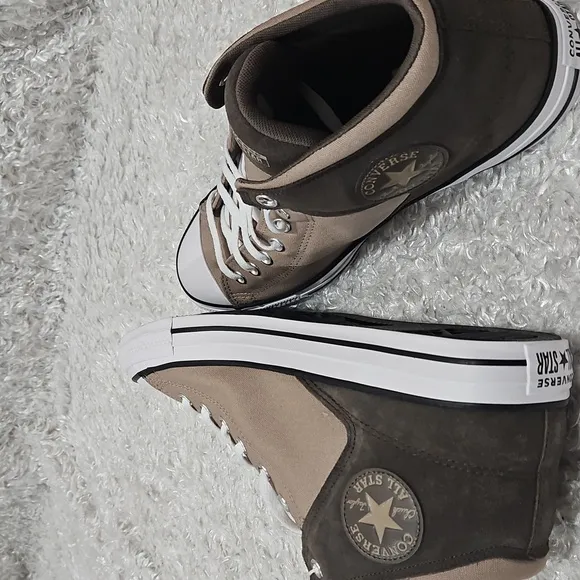 NWT Men's Converse Sneakers