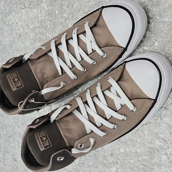 NWT Men's Converse Sneakers