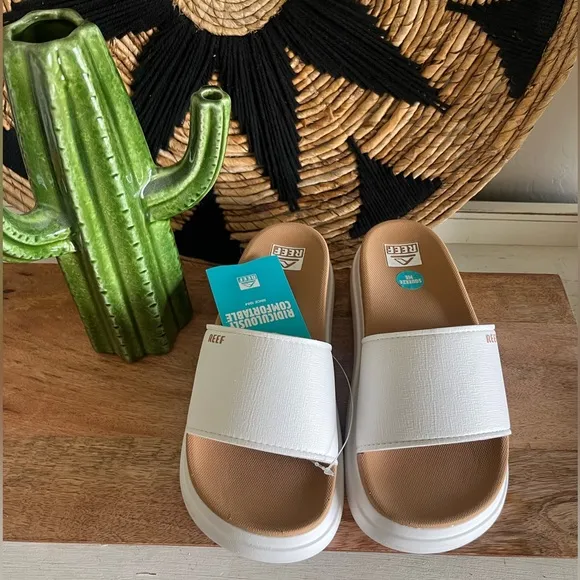 NWT Reef cushion Bondi bay polyamide sandals white 10