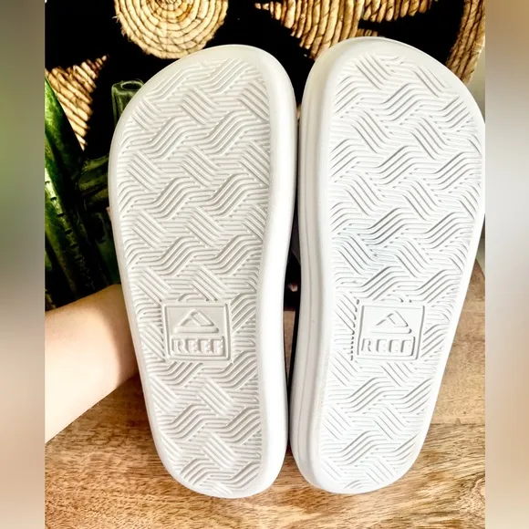 NWT Reef cushion Bondi bay polyamide sandals white 10