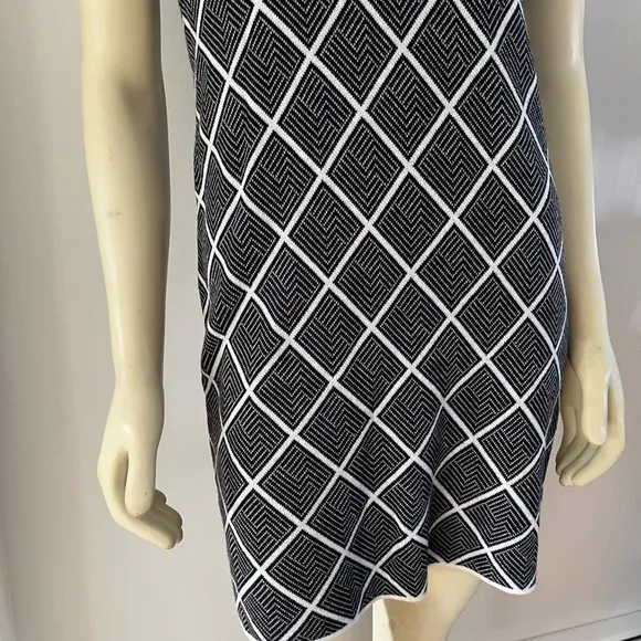 NWT Romeo &amp; Juliet Couture B&amp;W Diamond Pattern Knit Sleeveless Mini Dress M