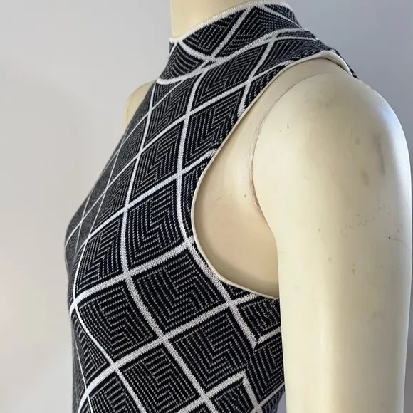 NWT Romeo &amp; Juliet Couture B&amp;W Diamond Pattern Knit Sleeveless Mini Dress M