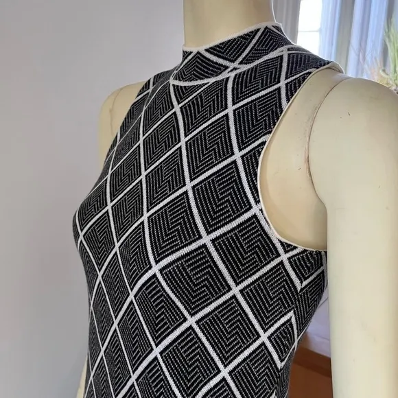 NWT Romeo &amp; Juliet Couture B&amp;W Diamond Pattern Knit Sleeveless Mini Dress M