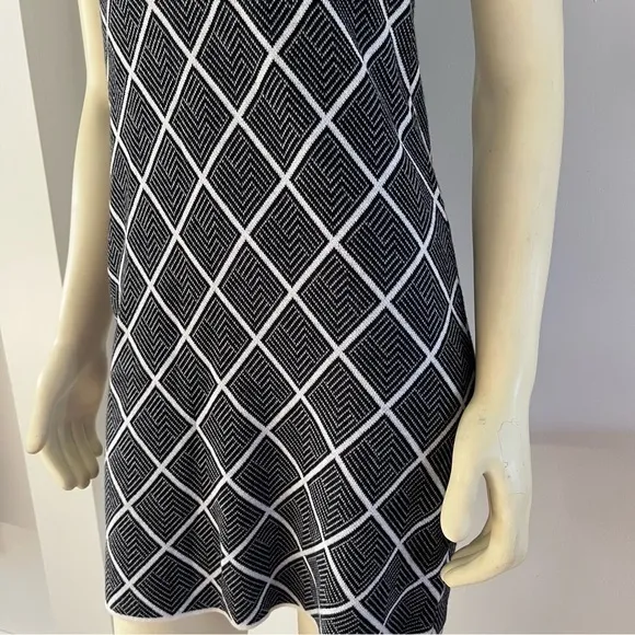 NWT Romeo &amp; Juliet Couture B&amp;W Diamond Pattern Knit Sleeveless Mini Dress M