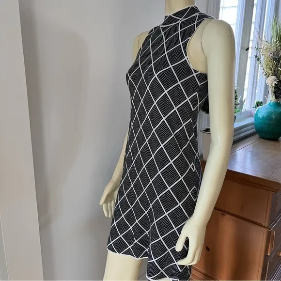 NWT Romeo &amp; Juliet Couture B&amp;W Diamond Pattern Knit Sleeveless Mini Dress M