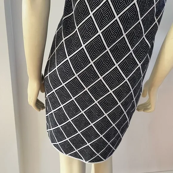 NWT Romeo &amp; Juliet Couture B&amp;W Diamond Pattern Knit Sleeveless Mini Dress M