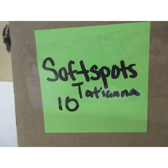 NWT Softspots Women's Tatianna White Sandals Size 10