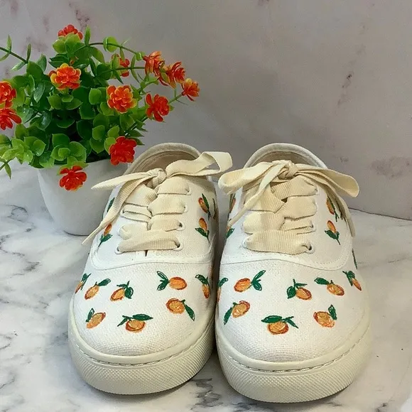 NWT Soludos Embroidered Ivory Sneakers Size 6.5