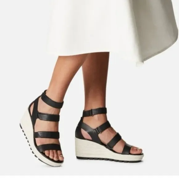 NWT Sorel Cameron black leather strappy wedge sandals