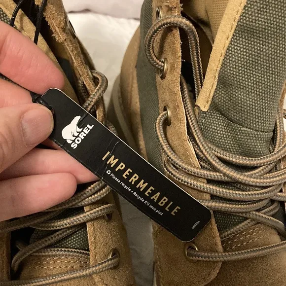 NWT Sorel Desert Boots