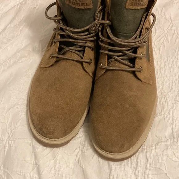NWT Sorel Desert Boots