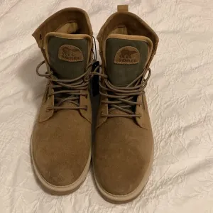 NWT Sorel Desert Boots