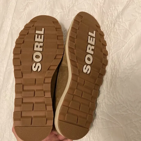 NWT Sorel Desert Boots