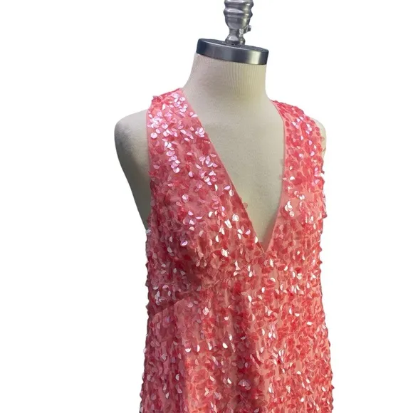 NWT!! Stunning, halter racer back watermelon color Halston shimmy dress.8 🍉