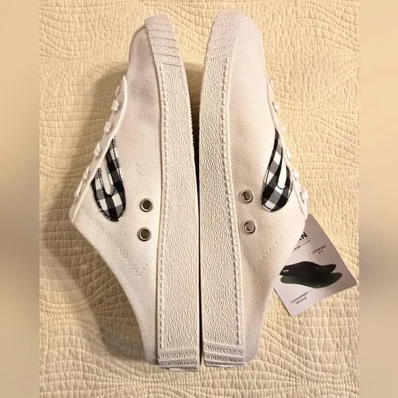 NWT Tretorn Ladies White Canvas Slip In Sneakers With Plaid Detail