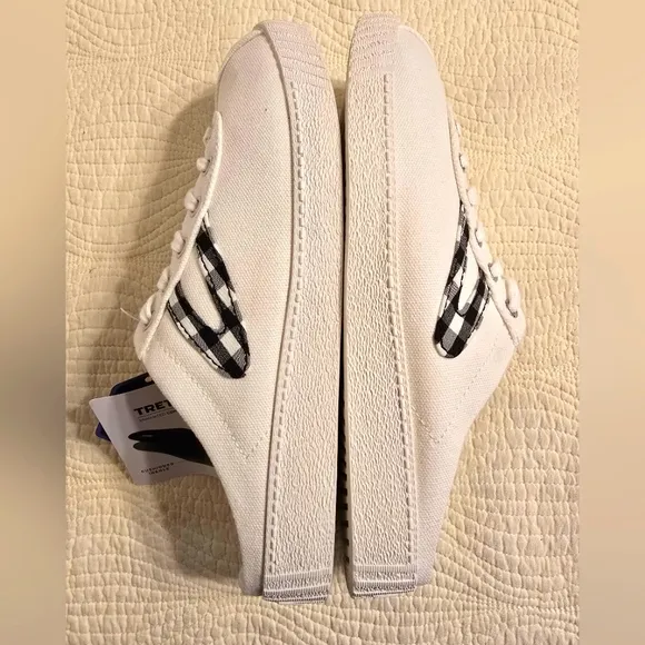 NWT Tretorn Ladies White Canvas Slip In Sneakers With Plaid Detail