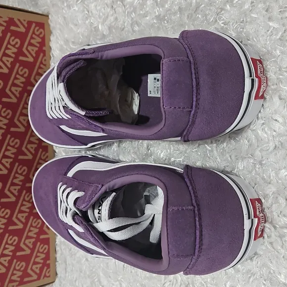 NWT Vans Suede Sneakers