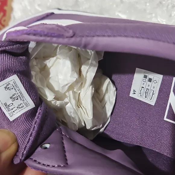 NWT Vans Suede Sneakers