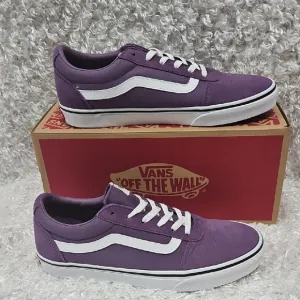 NWT Vans Suede Sneakers