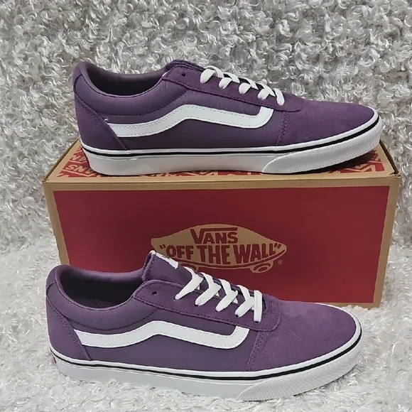 NWT Vans Suede Sneakers