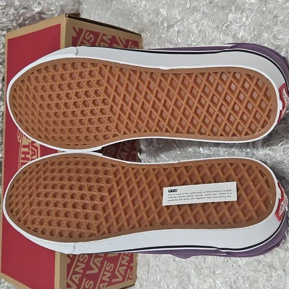 NWT Vans Suede Sneakers