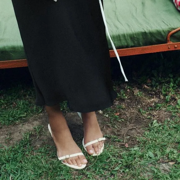 NWT. Zara Cream Heeled Sandals with Buckles. Size 8.
