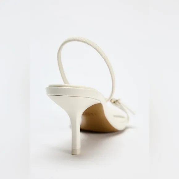 NWT. Zara Cream Heeled Sandals with Buckles. Size 8.