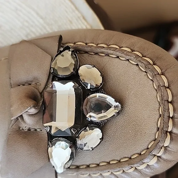 NWT.Elegant Brown Loafers with Gemstone Embellishments Size.6