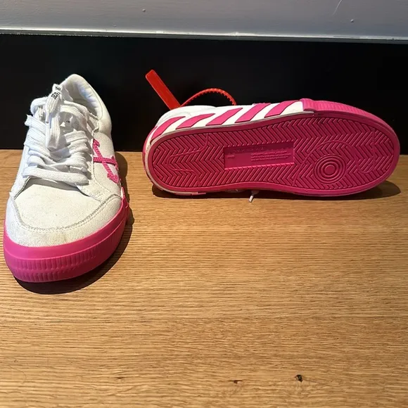 Off White Virgil Abloh canvas sneakers.