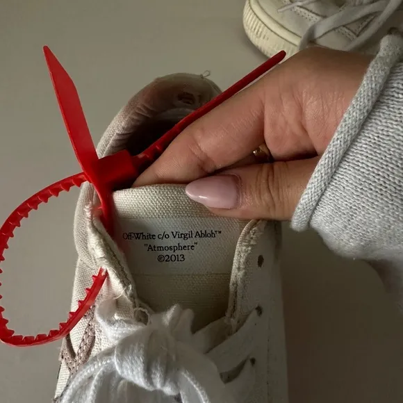 Off-White Women's White and Pink Sneakers EU 37