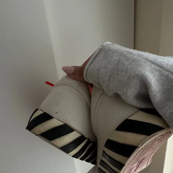 Off-White Women's White and Pink Sneakers EU 37