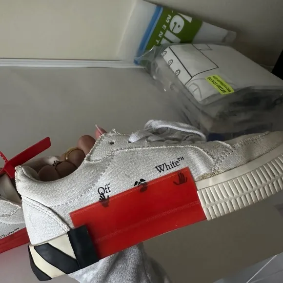 Off-White Women's White and Pink Sneakers EU 37