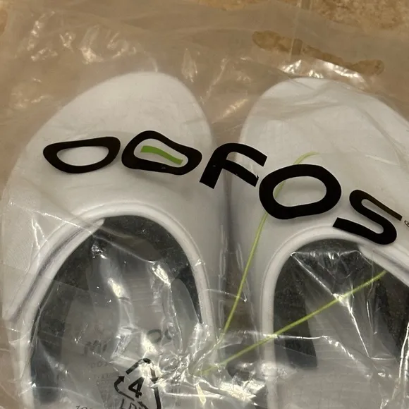 OFOOS men’s OOAHH SPORT FLEX SANDAL WHITE