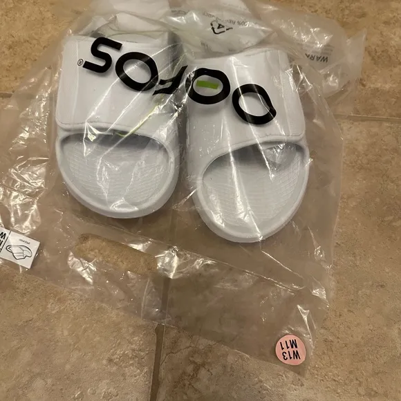 OFOOS men’s OOAHH SPORT FLEX SANDAL WHITE