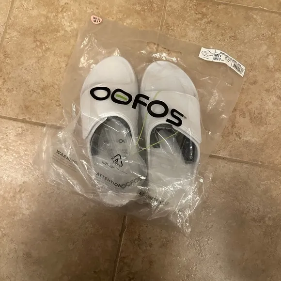 OFOOS men’s OOAHH SPORT FLEX SANDAL WHITE