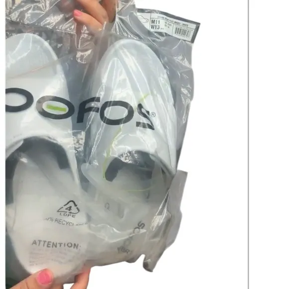 OFOOS men’s OOAHH SPORT FLEX SANDAL WHITE