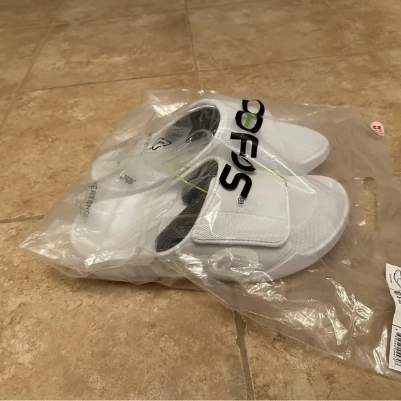 OFOOS men’s OOAHH SPORT FLEX SANDAL WHITE