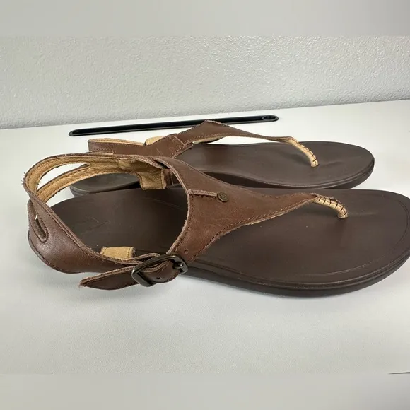 OluKai Eheu Leather Sandals in Kona Coffee Size 9