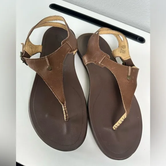 OluKai Eheu Leather Sandals in Kona Coffee Size 9