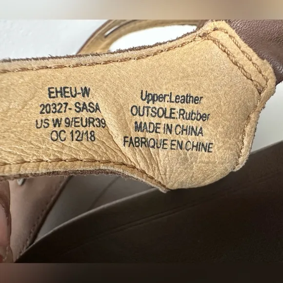 OluKai Eheu Leather Sandals in Kona Coffee Size 9