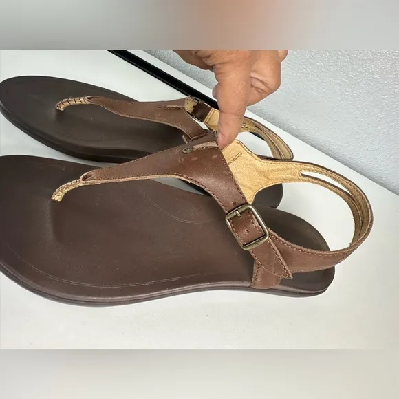 OluKai Eheu Leather Sandals in Kona Coffee Size 9
