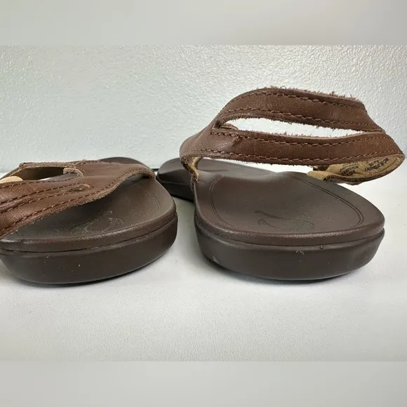 OluKai Eheu Leather Sandals in Kona Coffee Size 9