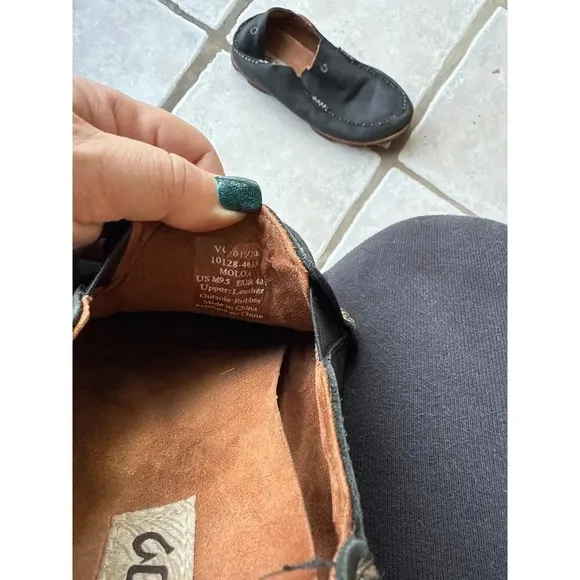 OLUKAI leather loafers size 9.5 black